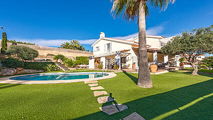 Garden With Pool in Santa ponsa villa for Sale